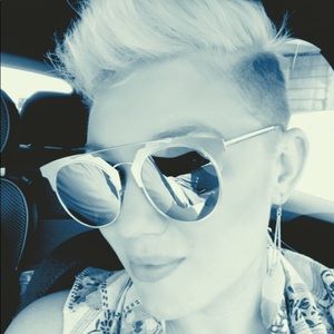 Meet your Posher, Suzanne